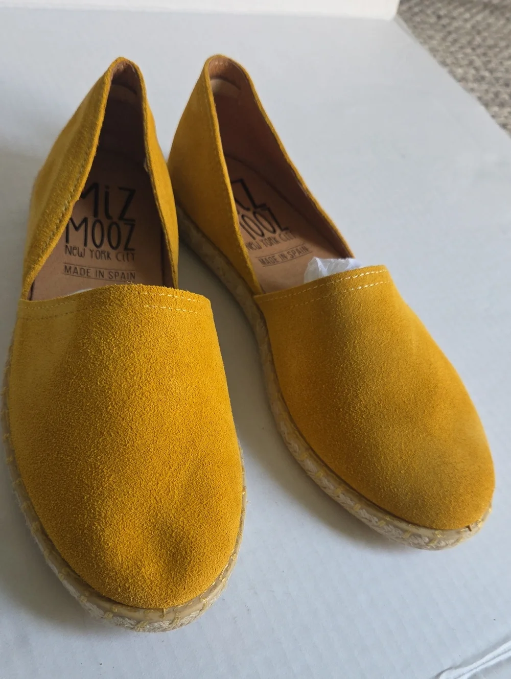 N/A comfortable yellow